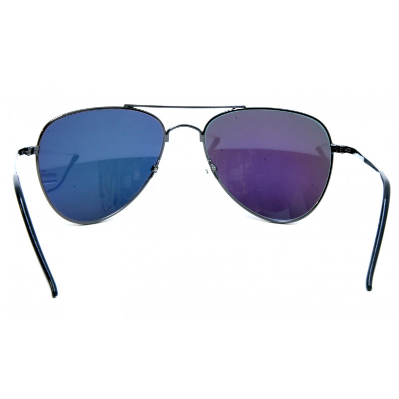 Sunglasses with mirrored lenses of different colors